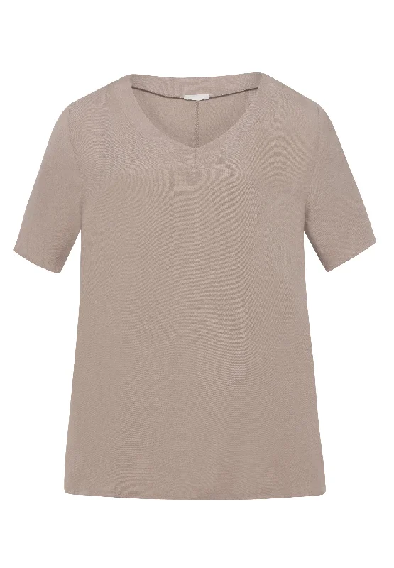 Fresh Styles, Fresh Deals Women's Everyday Apparel Fresh Styles, Fresh Deals Favourites Flowy V-Neck Top | Cobblestone 78607-1859