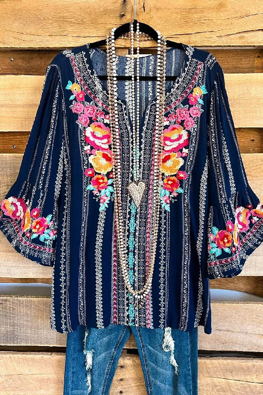 Seasonal Picks Fashion Life Top - Navy/Multi